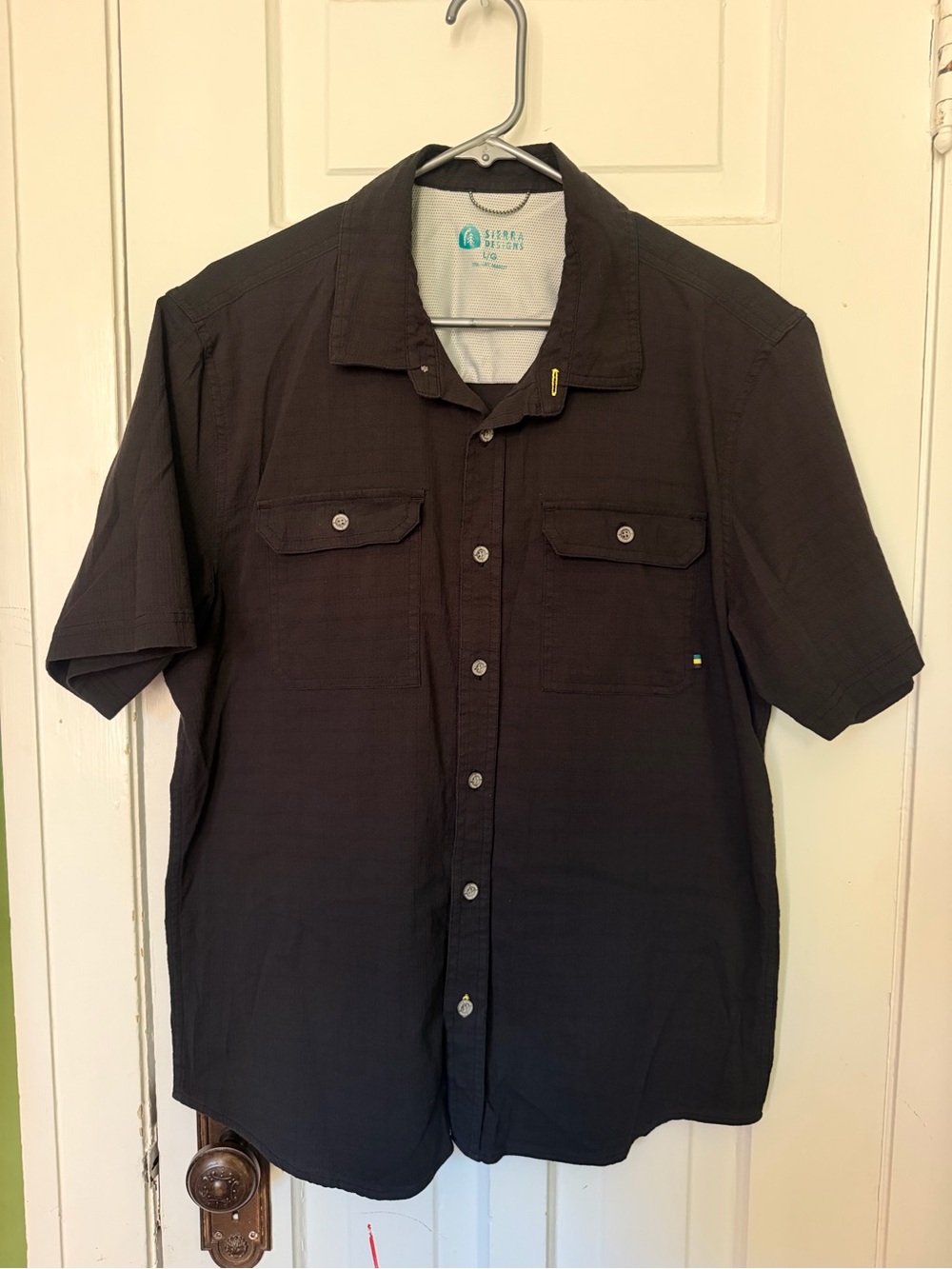Men's Black Short-Sleeve Casual Button-Down Shirt
